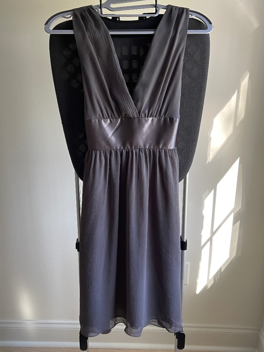 21 by Forever 21 Grey Chiffon V-Neck Cocktail Dress - Small (Fits like Junior S) - Picture 1 of 10